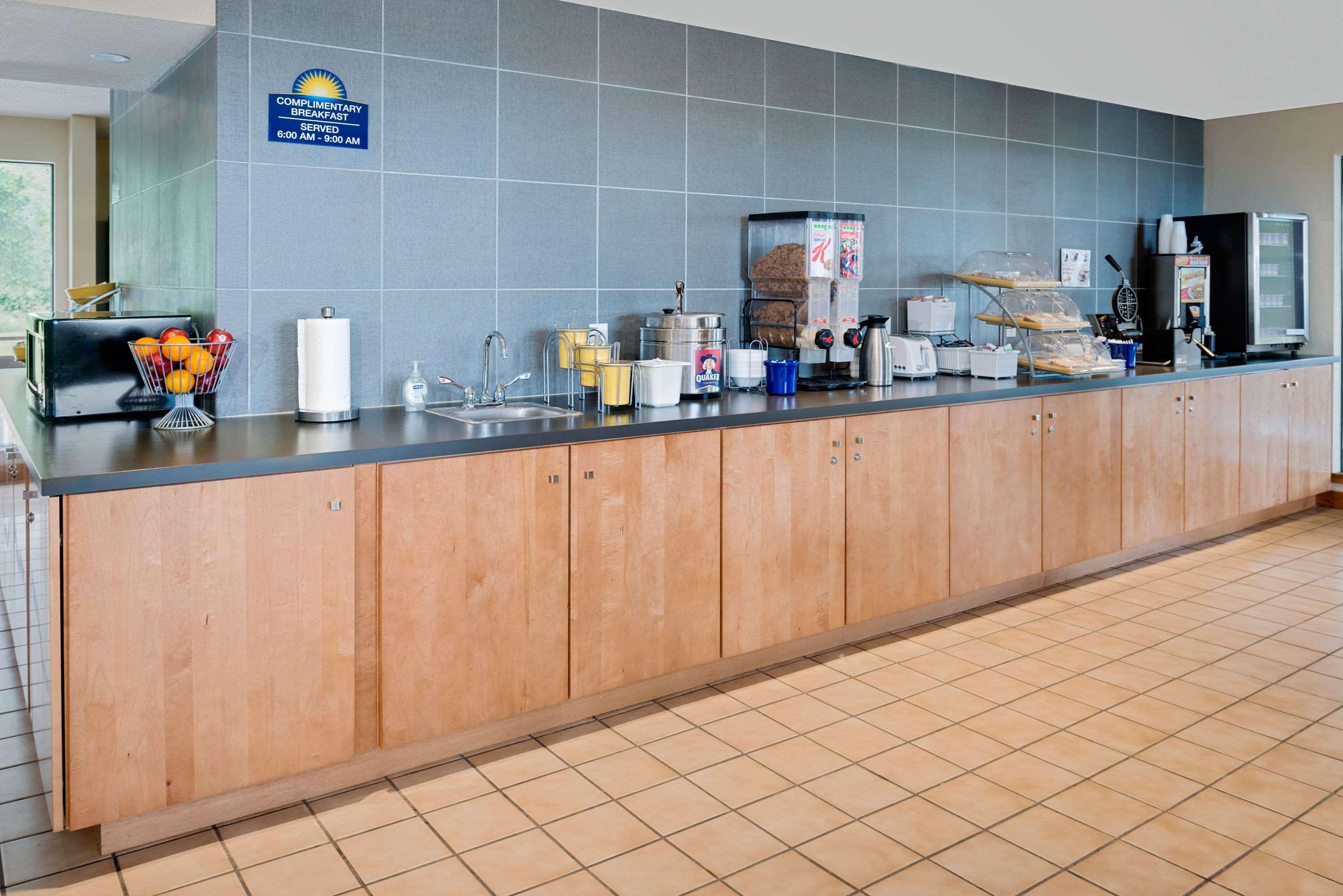 Days Inn By Wyndham בונוויל מראה חיצוני תמונה