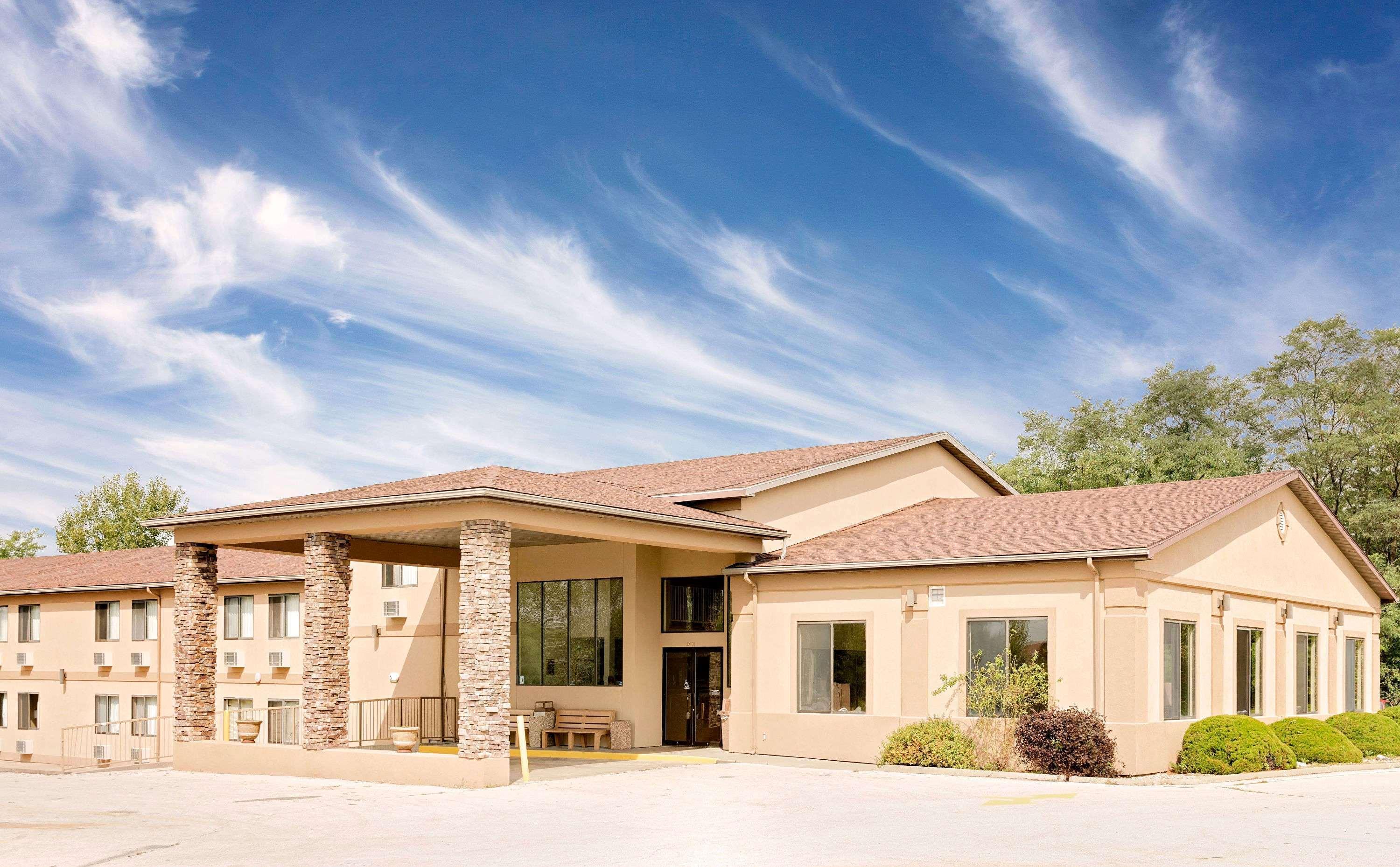 Days Inn By Wyndham בונוויל מראה חיצוני תמונה
